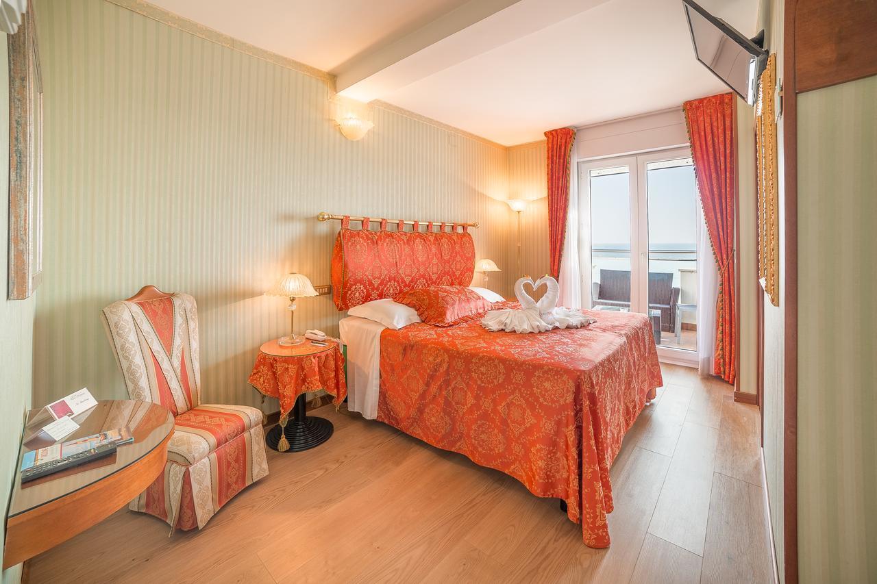 Junior Suite Sea View with Jacuzzi (2 Adults),664618563:JPEG